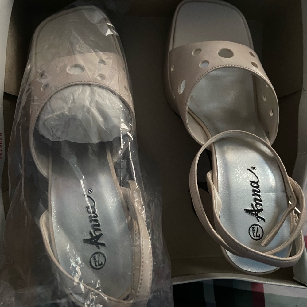 Anna Women's Cream Heels
